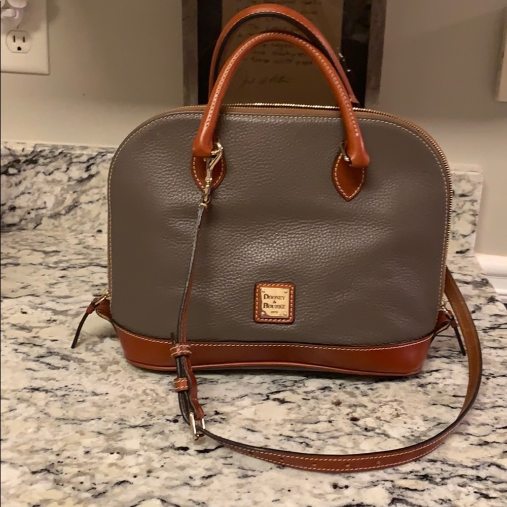 Dooney & Bourke hand bag